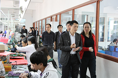 福建省委統(tǒng)戰(zhàn)部副部長(zhǎng)、省工商聯(lián)黨組書記王玲視察虹潤(rùn)公司