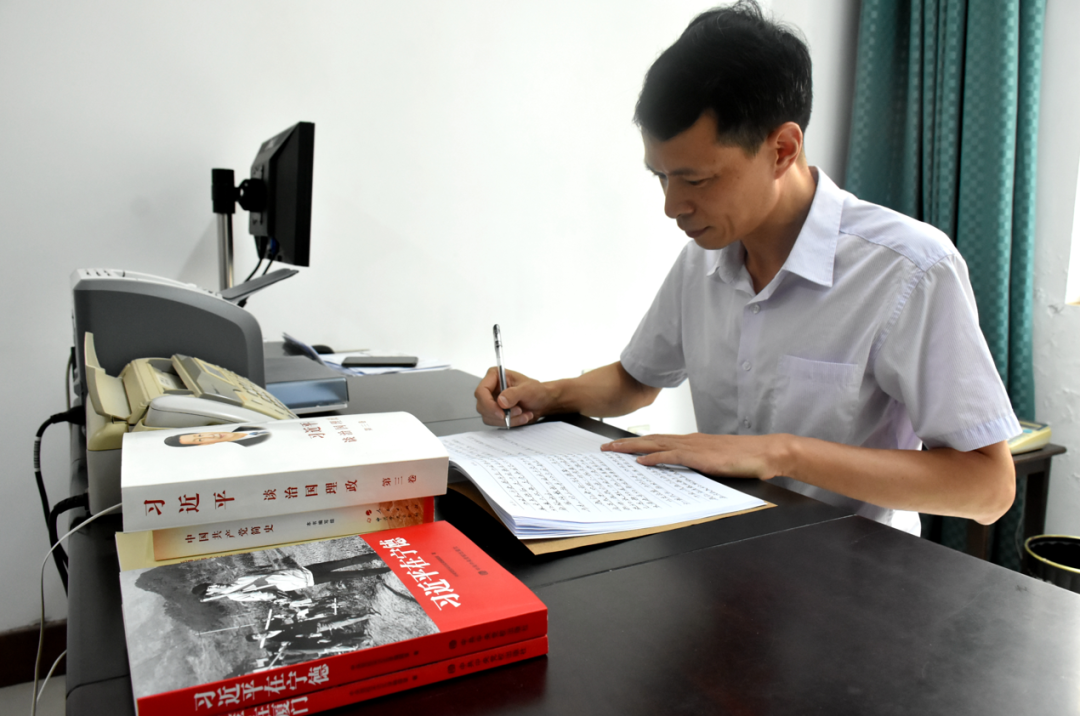 公司黨支部書記楊飛獲得“福建省優(yōu)秀黨務(wù)工作者”